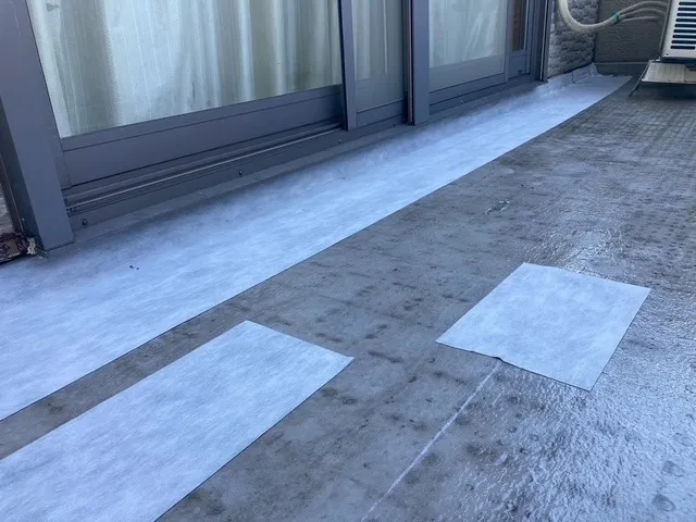 施工中　オルタックシート貼