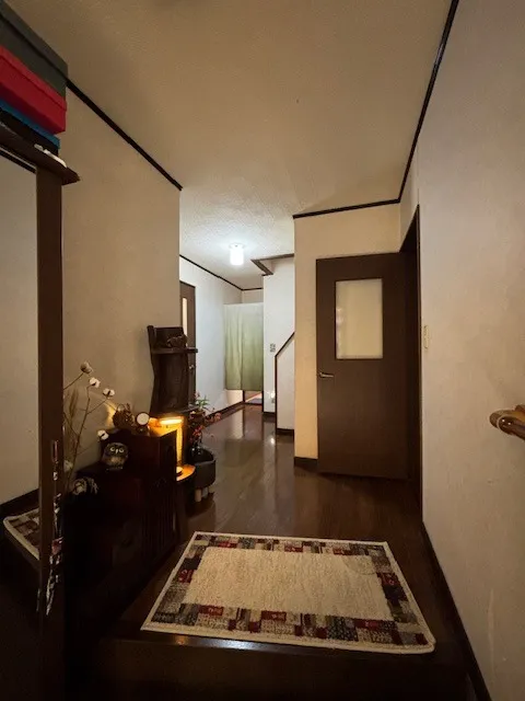 Before　玄関ホール